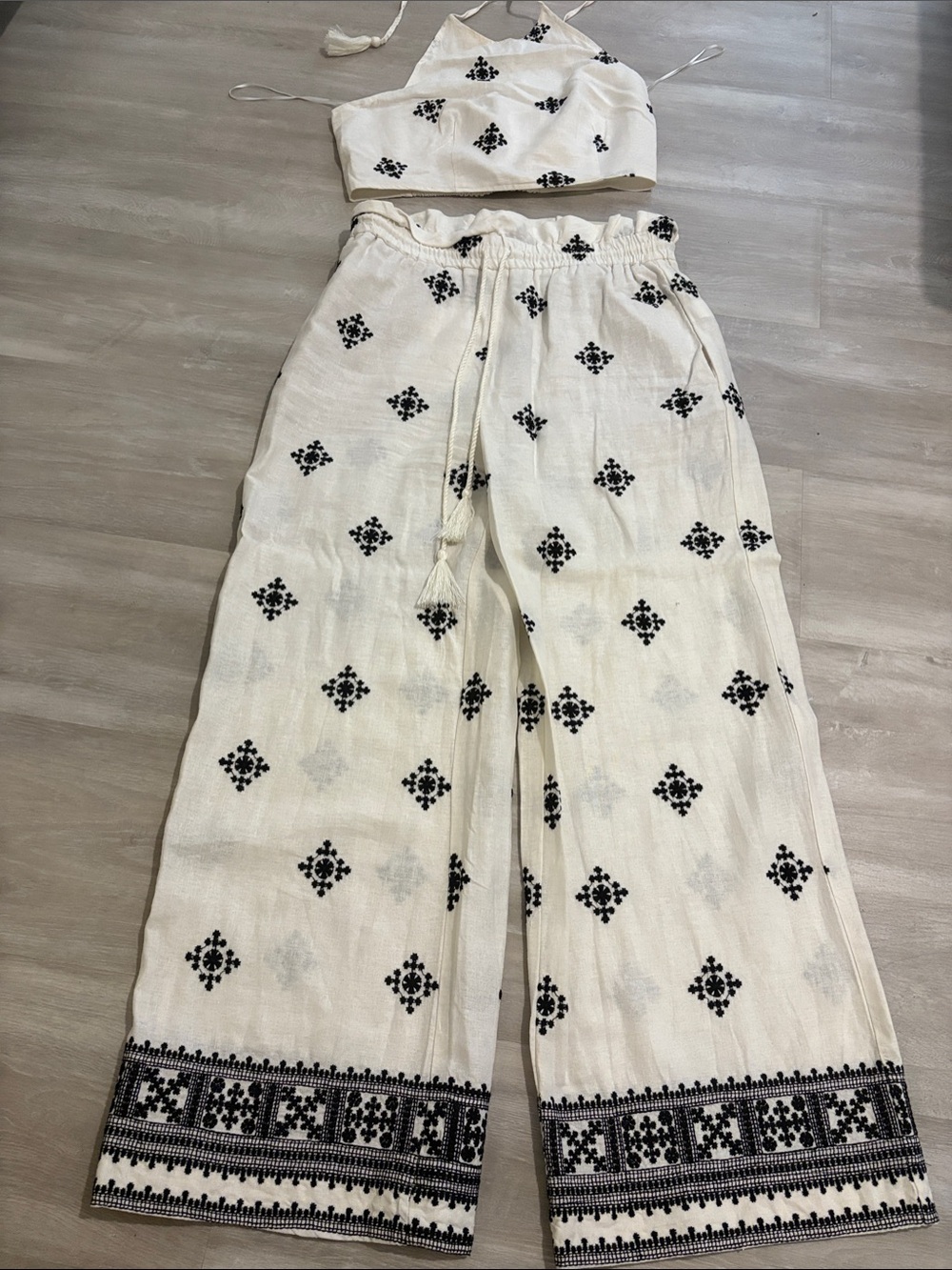 House of Harlow Women's Cream Wide-Leg Embroidered Lounge Pants and top